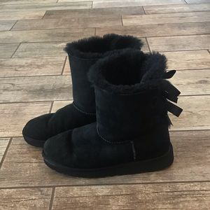Black Bailey Bow Ugg Boots size 7 (5 girls) UGGS